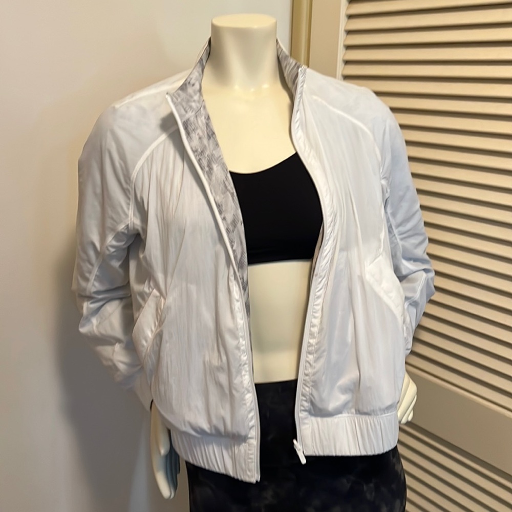 Lululemon reversible  jacket Grey and White